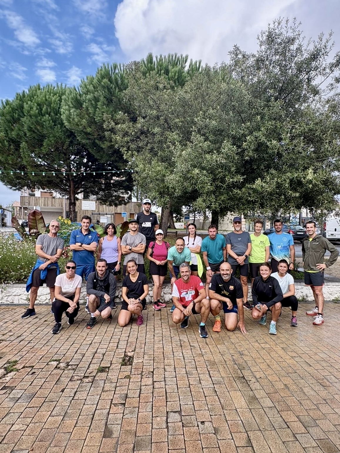 Coureurs du Mios Running Club dans la forêt landaise